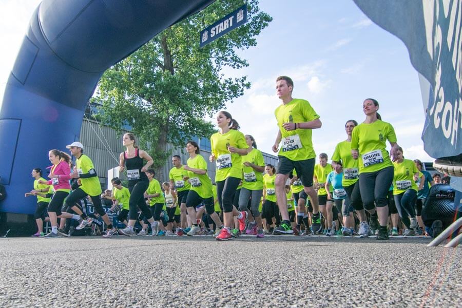 Laufzeitprognose - das Tempo richtig einteilen - Läufer rennen los