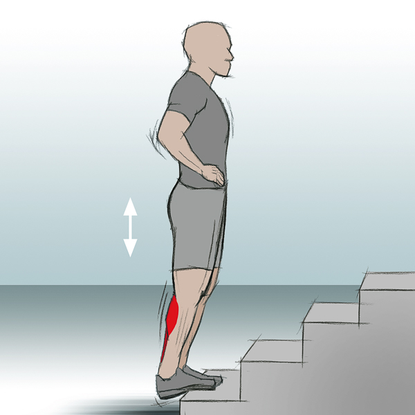 Tiefe Wadenmuskulatur an einer Treppe trainieren Tiefe Wadenmuskulatur an einer Treppe trainieren