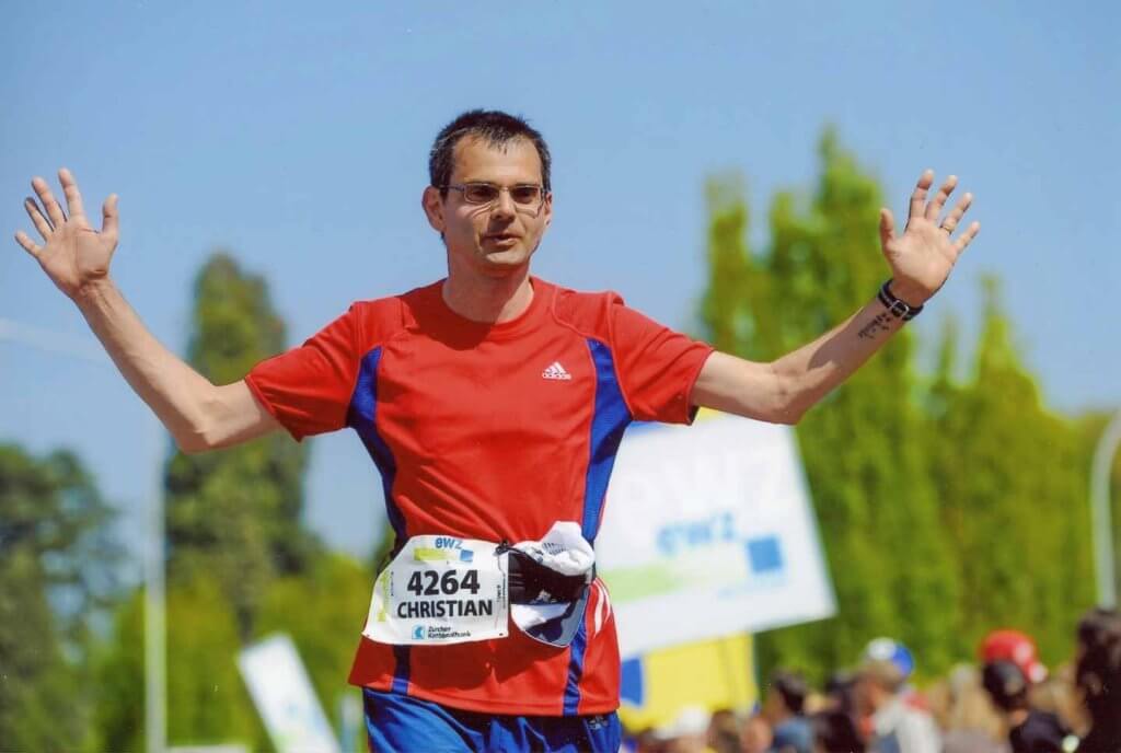 Mein persönlicher Zieleinlauf beim Marathon Mein Zieleinlauf beim Marathon mit erhobenen Armen