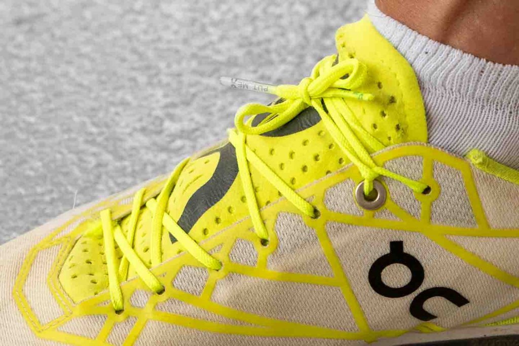 Marathonschnürung mit zusätzlichem Schnürloch an einem Laufschuh