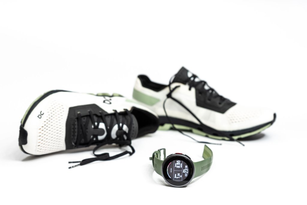 Puls und Tempo beim Schwellentraining kontrollieren Sportuhr zur Kontrolle von Puls und Schwellentempo beim Lauftraining
